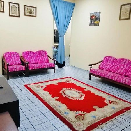 Homestay Bandar Pekan - Musleem Preferred Екстериор снимка