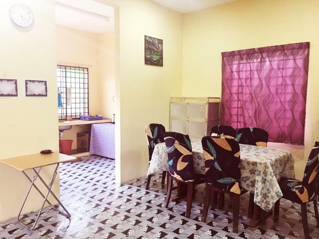 Homestay Bandar Pekan - Musleem Preferred Екстериор снимка