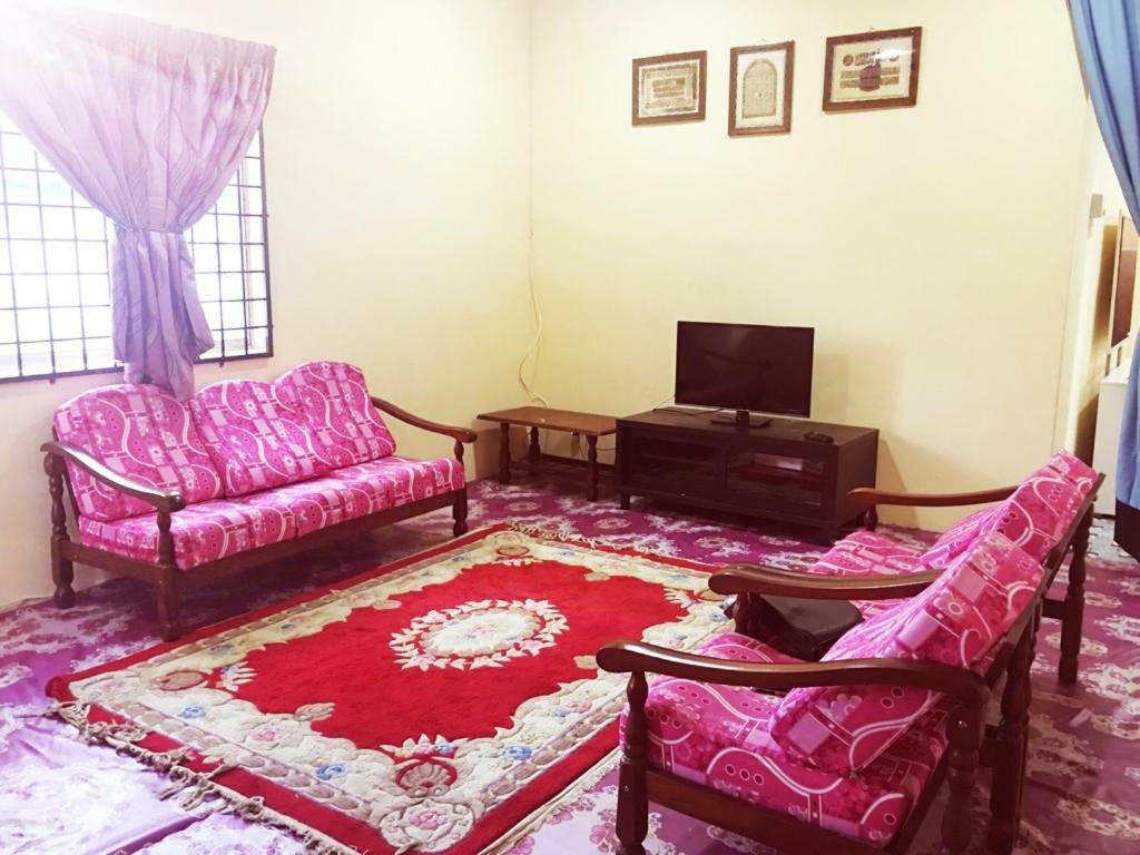 Homestay Bandar Pekan - Musleem Preferred Екстериор снимка